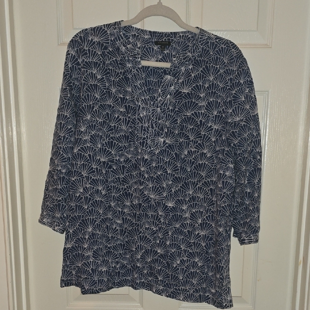 Talbots Navy and White Fan Pattern Blouse‎